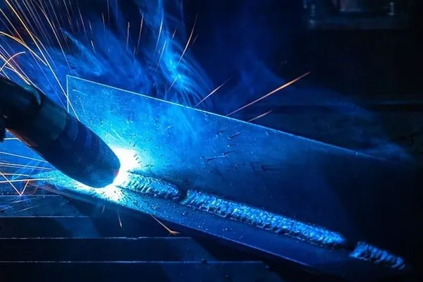 آموزش جوشکاری co2 با دستگاه آب خنک تجهیزات و لوازم مورد نیاز برای جوشکاری co2