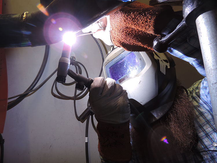 جوشکاری سربالا با الکترود 6013: راهنمای جامع جوشکاری سربالا با الکترود 6013